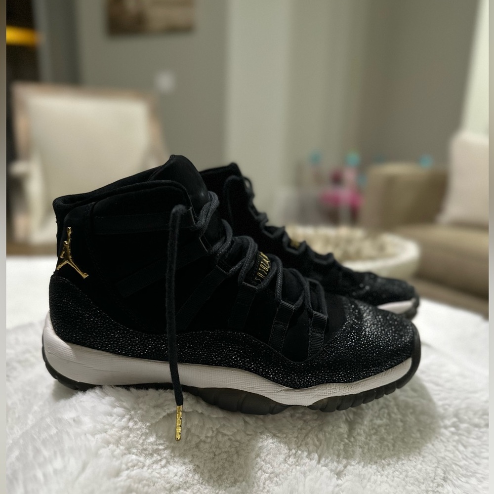 JORDAN  11 RETRO